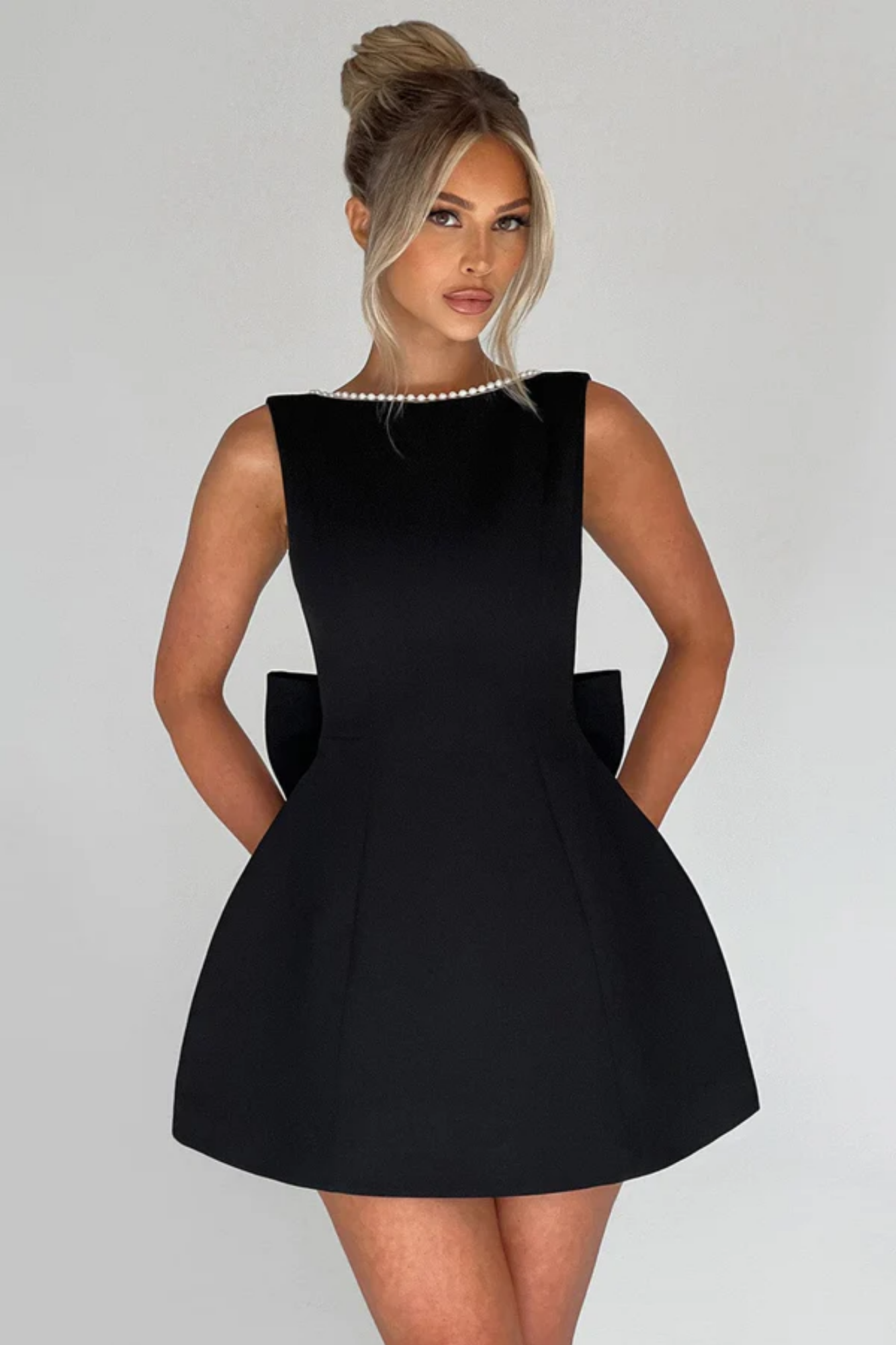 Bruna – Pearl bow detail – Mini dress