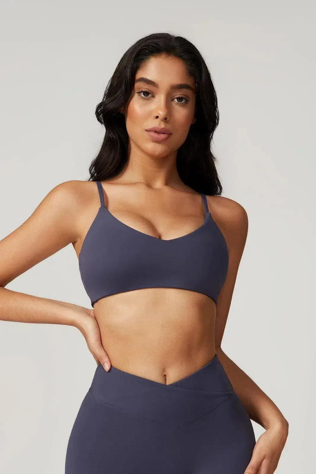 Idalia – V-waist design – Sports bra & shorts set