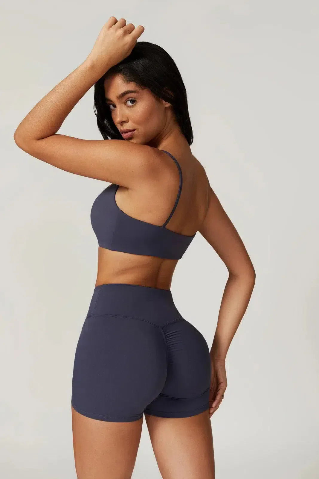 Idalia – V-waist design – Sports bra & shorts set