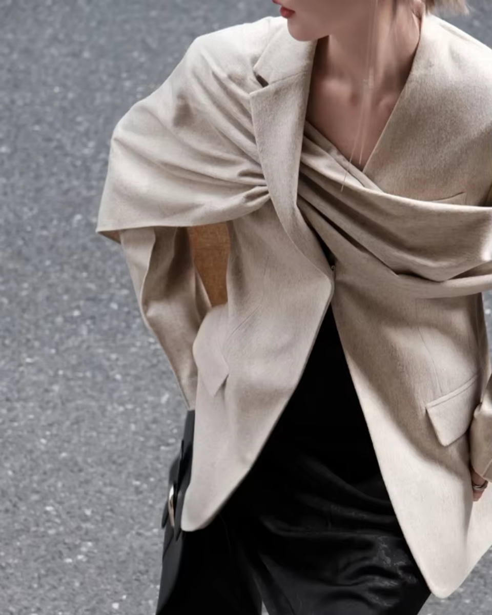 Iside – Asymmetrical collar – Scarf blazer