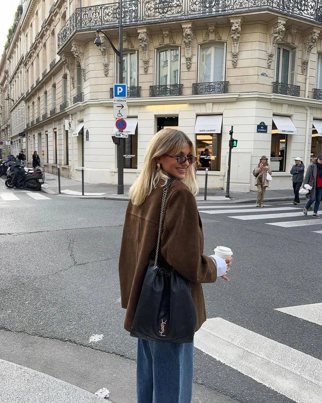 Lorenza – Structured shoulders – Suede blazer