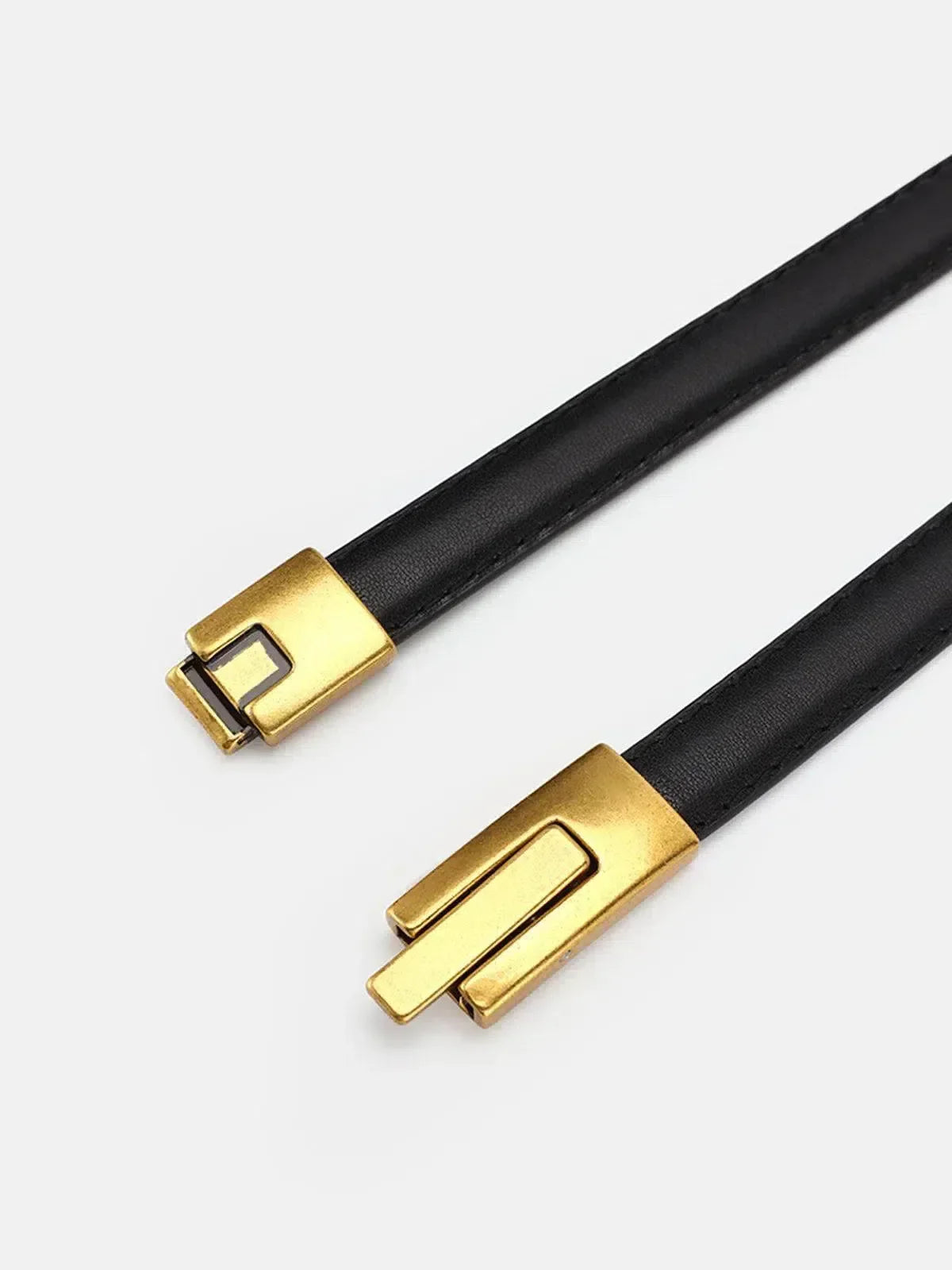 Lyra – Sleek durable finish – Faux leather belt