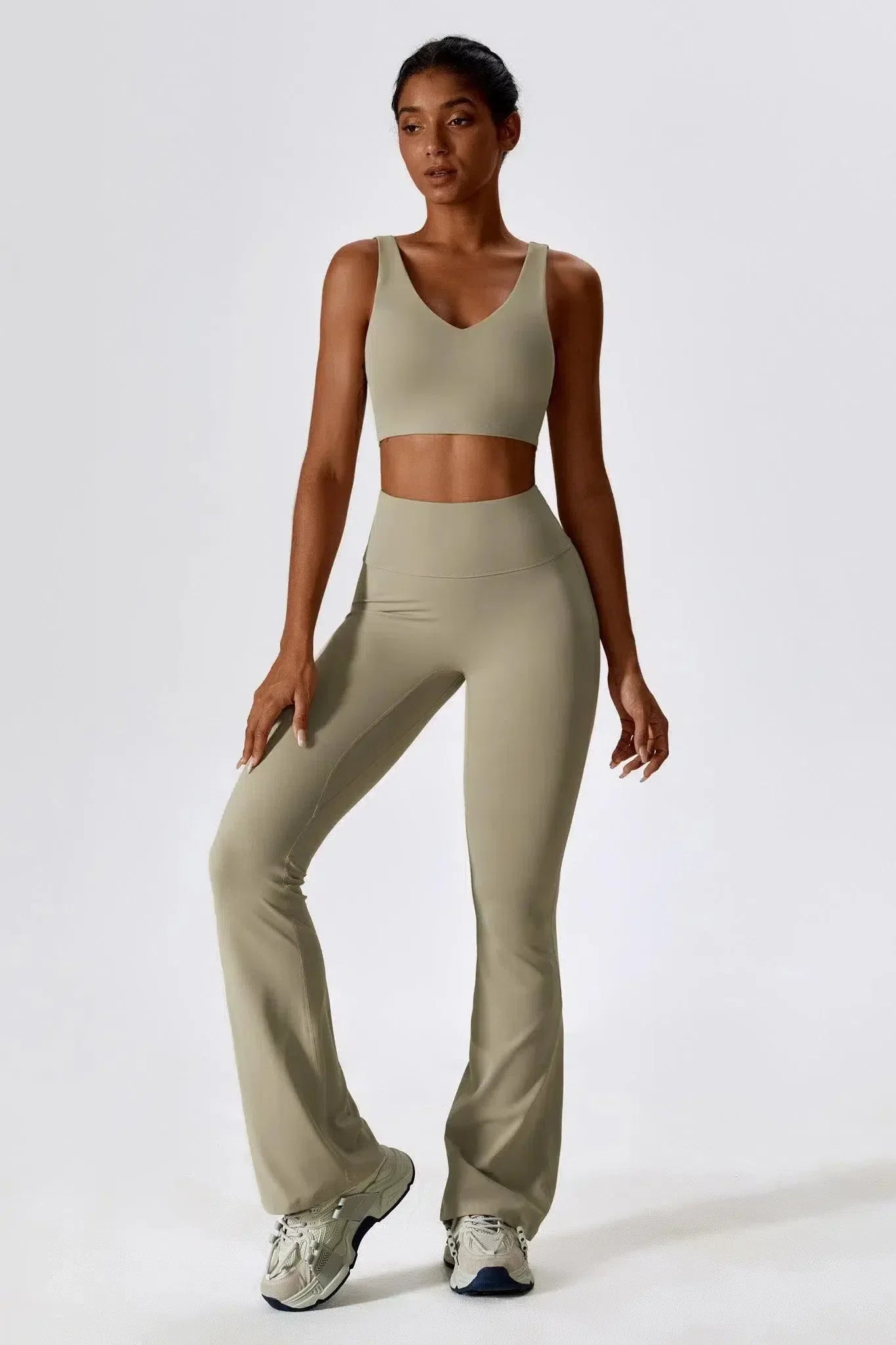 Mariuccia – Scoop neckline – Sports bra & flared leggings set