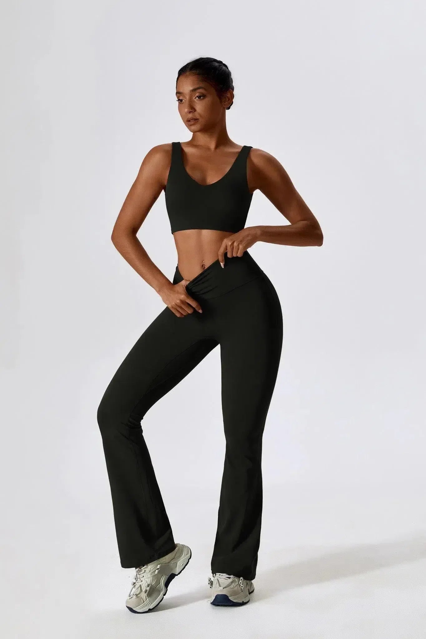 Mariuccia – Scoop neckline – Sports bra & flared leggings set