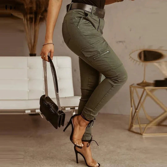 Phoebe - High-Waisted Cargo Jeans